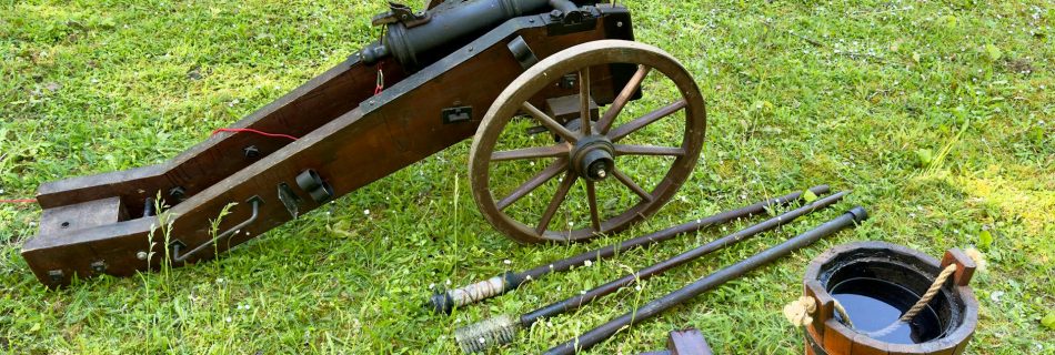 Field gun (military props)